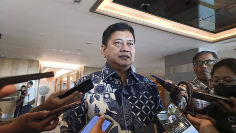 Wakil Ketua Umum DPP PAN, Viva Yoga Mauladi di acara Serah Terima Dokumen model B.Persetujuan.Parpol.KWK Pasangan Bacalon Pilkada 2024 yang diusung PAN di Hotel Vasa Surabaya, Rabu (21/8/2024). Foto: Farusma Okta Verdian/kumparan
