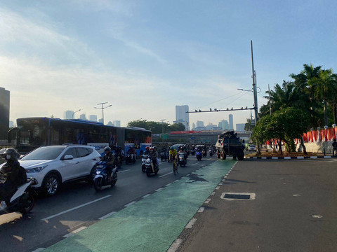 Pengamanan di depan Gedung DPR RI pada pagi hari jelang demonstrasi RUU Pilkada. Foto: Abid Raihan/kumparan