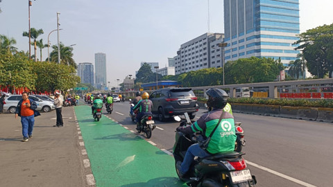Situasi arus lalu lintas di depan Gedung DPR RI hingga pukul 09.00 WIB masih ramai lancar, Jakarta, Kamis (22/8/2024).  Foto: Fadlan Nuril Fahmi/kumparan