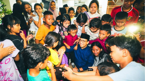 Anies berdoa bersama warga di kampung-kampung Jakarta, Rabu (21/8/2024). Foto: x/@aniesbaswedan
