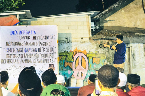 Anies berdoa bersama warga di kampung-kampung Jakarta, Rabu (21/8/2024). Foto: x/@aniesbaswedan