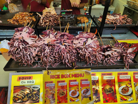 Salah satu menu jajanan di JF3 Food Festival 2024 yang digelar di La Piazza Sumarecon Mall Kelapa Gading.   Foto: Ela Nurlaela/kumparan