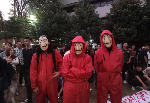 Kelompok lingkaran ketjil, mengenakan cosplay costume money heist | Foto : Eka Febriani / Lampung Geh