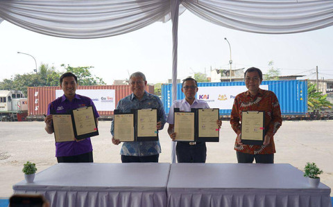 Gobel Group dan anak perusahaannya, PT Panasonic Gobel Indonesia dan PT Gotrans Logistics International, melakukan nota kesepahaman atau MoU (Memorandum of Understanding) dengan KAI Logistik. Foto: Dok. KAI Logistik