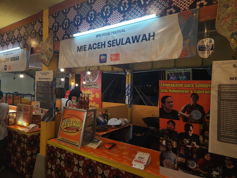 Tenant-tenant jadoel yang ada di JF3 Food Festival yang ada di La Piazza, Summarecon Mall Kelapa Gading. Foto: Ela Nurlaela/kumparan