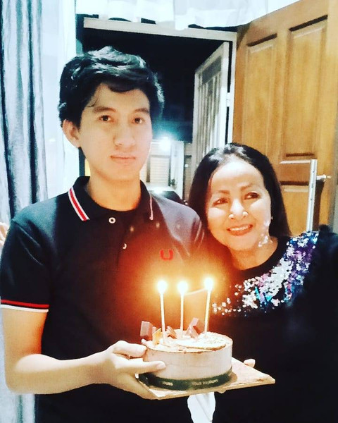 Machica Mochtar dan anaknya, Iqbal Ramadhan. Foto: instagram@machicamochtar70