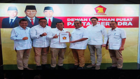 Ahmad lutfi-taj yasin terima sk dari gerindra pilgub Jateng. Foto: Fachrul Irwinsyah/kumparan