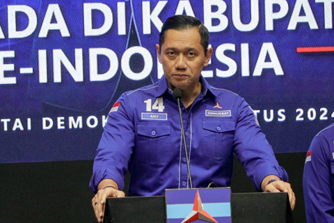 Ketua Umum Partai Demokrat Agus Harimurti Yudhoyono (AHY) berpidato saat menyerahkan surat rekomendasi untuk calon pemimpin daerah di Aula Yudhoyono, DPP Partai Demokrat, Jakarta (23/8/2024). Foto: Jamal Ramadhan/kumparan