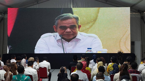 Sekjen Gerindra Ahmad Muzani saat menyerahkan rekomendasi ke paslon Pilkada di DPP Gerindra, Jakarta, Jumat (23/8/2024).  Foto: Fachrul Irwinsyah/kumparan