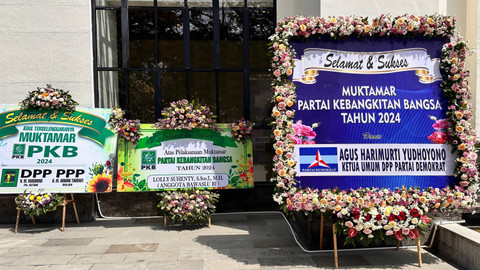 Karangan bunga dari elite partai politik di lokasi pelaksanaan Muktamar PKB di Bali.  Foto: Dok. Istimewa