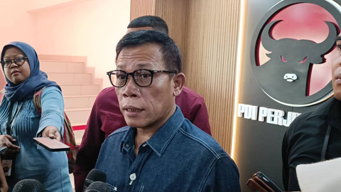 Anggota DPR RI Fraksi PDIP, Masinton Pasaribu saat diwawancarai wartawan di DPD PDIP DKI Jakarta, Cakung, Jakarta Timur, Sabtu (24/8). Foto: Fadlan Nuril Fahmi/kumparan