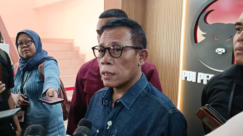 Anggota DPR RI Fraksi PDIP, Masinton Pasaribu saat diwawancarai wartawan di DPD PDIP DKI Jakarta, Cakung, Jakarta Timur, Sabtu (24/8). Foto: Fadlan Nuril Fahmi/kumparan