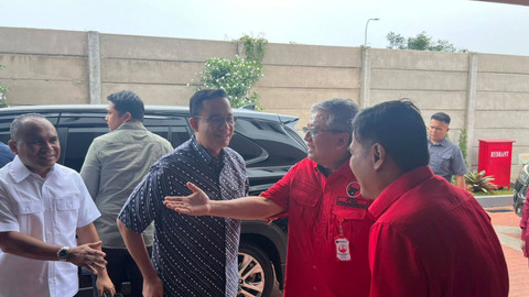 Anies Baswedan tiba di DPD PDIP DKI Jakarta, Cakung, Jakarta Timur, Sabtu (24/8/2024). Foto: Dok. Istimewa