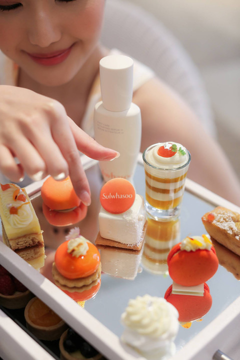 Peacock Lounge hadirkan Rosy-Cheeked Afternoon Tea berkolaborasi dengan Sulwhasoo Indonesia. Foto: Fairmont Jakarta