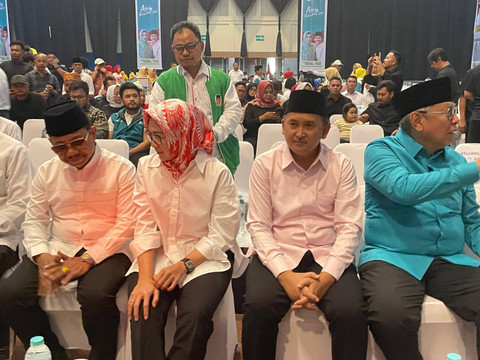 Airin Rachmi Diany dan Ade Sumardi tiba jelang deklarasi cagub-cawagub Pilgub Banten 2024, di ICE BSD, Tangerang, Banten, Minggu (25/8/2024). Foto: Fadhil Pramudya/kumparan