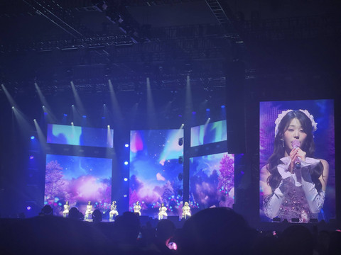 Penampilan Girl group K-pop IVE saat menggelar konser perdana bertajuk "Show What i Have" di ICE BSD Serpong, Sabtu (24/8/2024). Foto: Ela Nurlaela/kumparan