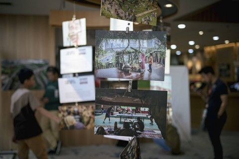 Foto karya Jamal Ramadhan yang ditampilkan pada pameran Rekam Jakarta 2024: 'Sayonara Jakarta' di Taman Ismail Marzuki ', Jakarta, Minggu (25/8/2024). Foto: Jamal Ramadhan/kumparan