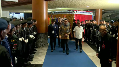 Anies Baswedan tiba dalam acara Pembukaan Kongres III Partai NasDem di JCC, Jakarta, Minggu (25/8/2024). Foto: Youtube/ NasDem TV