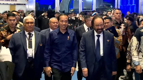 Presiden Jokowi Menghadiri Pembukaan Kongres III Partai NasDem dengan disambut Ketua Umum Partai NasDem Surya Paloh di JCC, Jakarta, Minggu malam (25/8/2024). Foto: Youtube/ NasDem TV