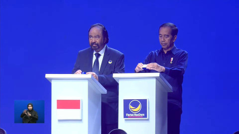 Presiden Jokowi bersama Surya Paloh resmi membuka Kongres III Partai NasDem di JCC, Jakarta, Minggu (25/8/2024). Foto: Youtube/ NasDem TV