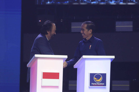 Presiden Jokowi bersama Ketua Umum Partai NasDem Surya Paloh membuka Kongres III Partai NasDem di JCC Senayan, Jakarta, Minggu (25/8/2024). Foto: Iqbal Firdaus/kumparan