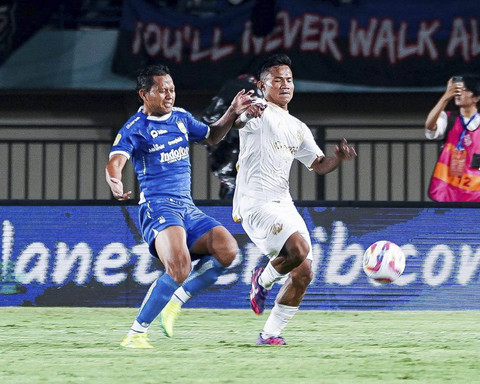 Pertandingan Persib Bandung melawan Arema Malang pada pertandingan Liga 1 di Si Jalak Harupat, Bandung, Minggu (25/8/2024). Foto: Instagram/ @aremafcofficial