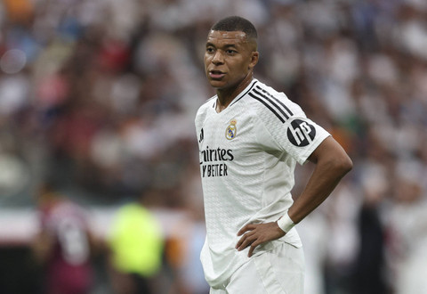 Pemain Real Madrid Kylian Mbappe bereaksi pada pertandingan La Liga antara Real Madrid melawan Real Valladolid di Santiago Bernabeu, Madrid, Spanyol, Minggu (24/8/2024). Foto: Violeta Santos Moura/REUTERS 