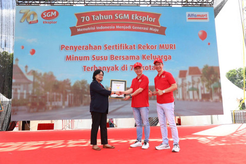 Minum susu serentak di 70 tahun SGM Foto: Dok. SGM Eksplor