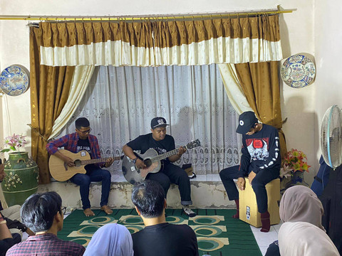 Simple Children tampil di Festival Musik Rumah (FMR) 2024 di Pontianak pada Minggu, 25 Agustus 2024. Foto: Tracy/Hi!Pontianak