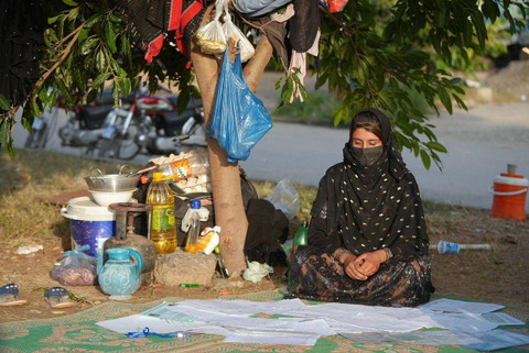Nazdana melarikan diri dari Afghanistan dengan membawa dokumen perceraiannya