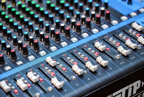 Ilustrasi Jelaskan yang Dimaksud dengan Tinggi Rendahnya Bunyi. Sumber Unsplash/Yomex Owo