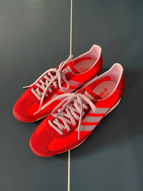 adidas SL72 punya beberapa pilihan warna, beberapa di antaranya berwarna bold. Foto: Avissa Harness/ kumparan