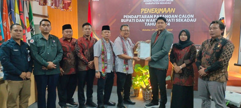 Paslon Bupati dan Wakil Bupati Sekadau, Martinus Sudarno-Muhammad mendaftar ke KPU Sekadau. Foto: Dok. Istimewa