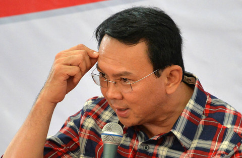 Wakil Gubernur Jakarta Basuki Tjahaja Purnama, yang dikenal dengan nama panggilan Ahok, berbicara kepada para wartawan di kantornya di Jakarta. Foto: Bay Ismoyo/AFP