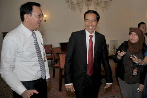 Presiden Indonesia terpilih Joko Widodo (tengah) bertemu dengan Wakil Gubernur Basuki Tjahaja Purnama (kiri) di Jakarta pada tanggal 23 Juli 2013. Foto: Bay Ismoyo/AFP