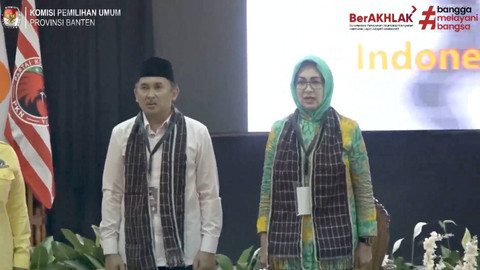 Bacagub Airin Rachmi Diany dan Bacawagub Ade Sumardi resmi mendaftar Pilgub Banten 2024 ke Kantor KPU Provinsi Banten, Rabu (28/8/2024). Foto: Youtube/KPU Provinsi Banten