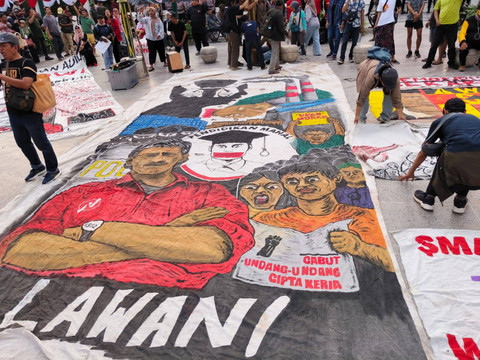 Presiden Jokowi ke Yogya, massa Jogja Memanggil gelar aksi di Titik Nol Kilometer, Rabu (28/8). Foto: Arfiansyah Panji Purnandaru/kumparan