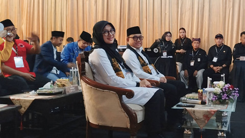 Bupati Banyuwangi Ipuk Fiestiandani kembali maju Pilbup Banyuwangi. Dia mendaftar ke Komisi Pemilihan Umum (KPU) Banyuwangi pada Rabu, (28/8/2024).  Foto: Dok. kumparan