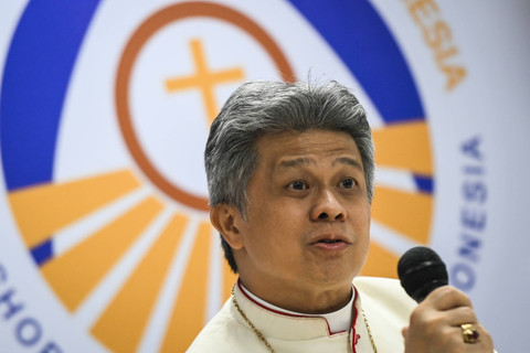 Ketua KWI Mgr Antonius Subianto Bunjamin menyampaikan keterangan saat konferensi pers di gedung Konferensi Waligereja Indonesia (KWI), Jakarta, Rabu (28/8/2024).  Foto: Sulthony Hasanuddin/ANTARA FOTO 