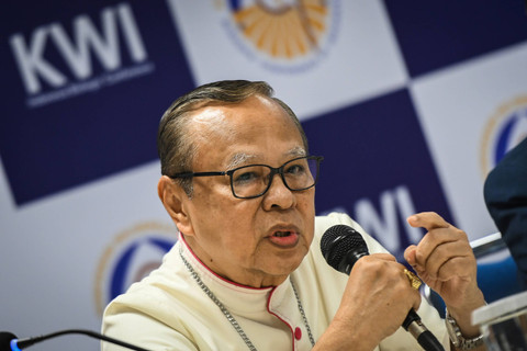 Uskup Agung Jakarta Ignatius Kardinal Suharyo Hardjoatmodjo menyampaikan keterangan saat konferensi pers di gedung Konferensi Waligereja Indonesia (KWI), Jakarta, Rabu (28/8/2024). Foto: Sulthony Hasanuddin/ANTARA FOTO 