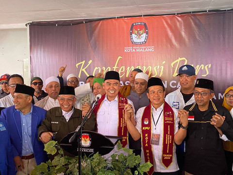 Pasangan bakal calon wali kota dan wakil wali kota Malang, Moch Anton alias Abah Anton dan Dimyati Ayatullah mendaftar ke KPU Kota Malang, Rabu (28/8/2024).   Foto: Dok: Istimewa 