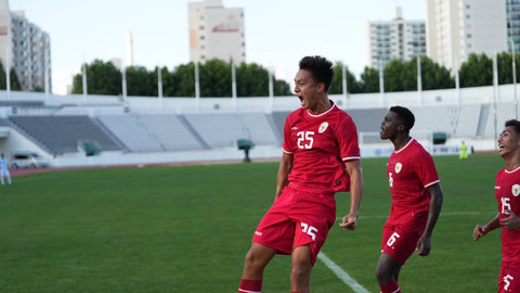 Selebrasi Maouri Ananda Simon (#25) saat Timnas U-19 Indonesia mengalahkan Argentina dalam laga pertama Seoul Earth On Us Cup 2024 di Mokdong Stadium, Korea Selatan, Rabu (28/8). Foto: PSSI