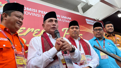 Edy Rahmayadi di KPU Sumut. Foto: Tri Vosa/kumparan