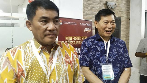 Pasangan calon Gubernur dan Wakil Gubernur Sulawesi Utara, Yulius Selvanus dan Victor Mailangkay, sesaat setelah melakukan tes kesehatan.