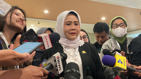 Wadir Pelayanan RSUD Tarakan Dokter Weningtyas Purnomorini Mars memberikan keterangan kepada wartawan di RSUD Tarakan, Jakarta, Jumat (30/8/2024).  Foto: Alya Zahra/Kumparan