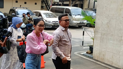 Artis Bunga Zainal Jalani Pemeriksaan di Kasus Dugaan Penipuan. Foto: Aprilandika Pratama/kumparan