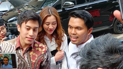 Aaliyah Massaid dan Thariq Halilintar Hadir di Polda Metro Jaya.   Foto: Aprilandika Pratama/kumparan