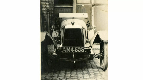 Potret mobil pertama yang dibuat Aston Martin. Foto: dok. Aston Martin