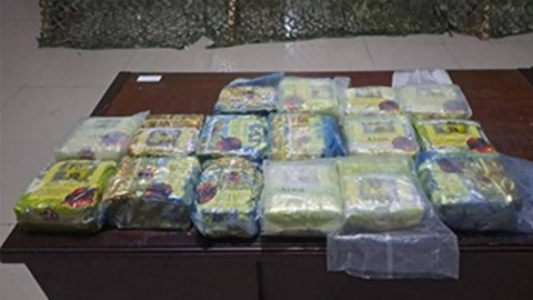 Satgas Pamtas RI-Malaysia Yonkav 12/Beruang Cakti kembali berhasil menggagalkan upaya penyelundupan 16 paket narkoba jenis sabu seberat sekitar 16 kilogram di wilayah perbatasan RI-Malaysia. Foto: Instagram/ @tni_angkatan_darat
