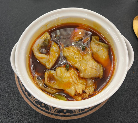 "Spicy mandarin fish" salah satu makanan kaya rempah mala khas Chongqing, China. Foto: Tiara Hasna/kumparan